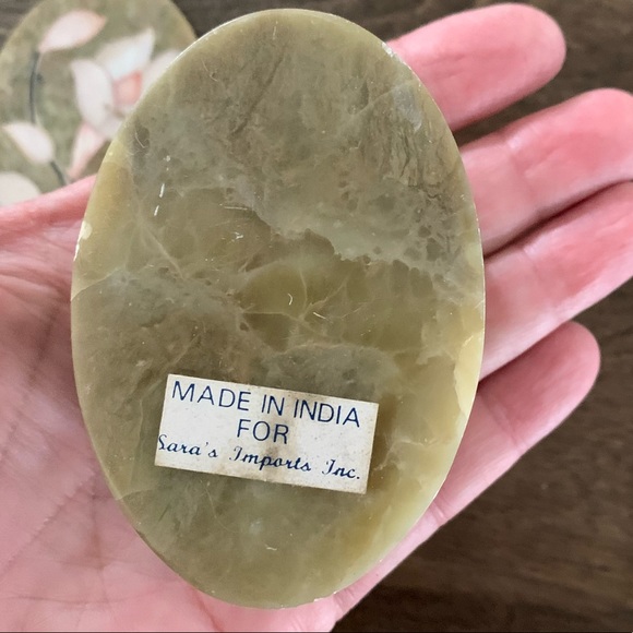 Beautiful carved trinket box - Picture 4 of 6